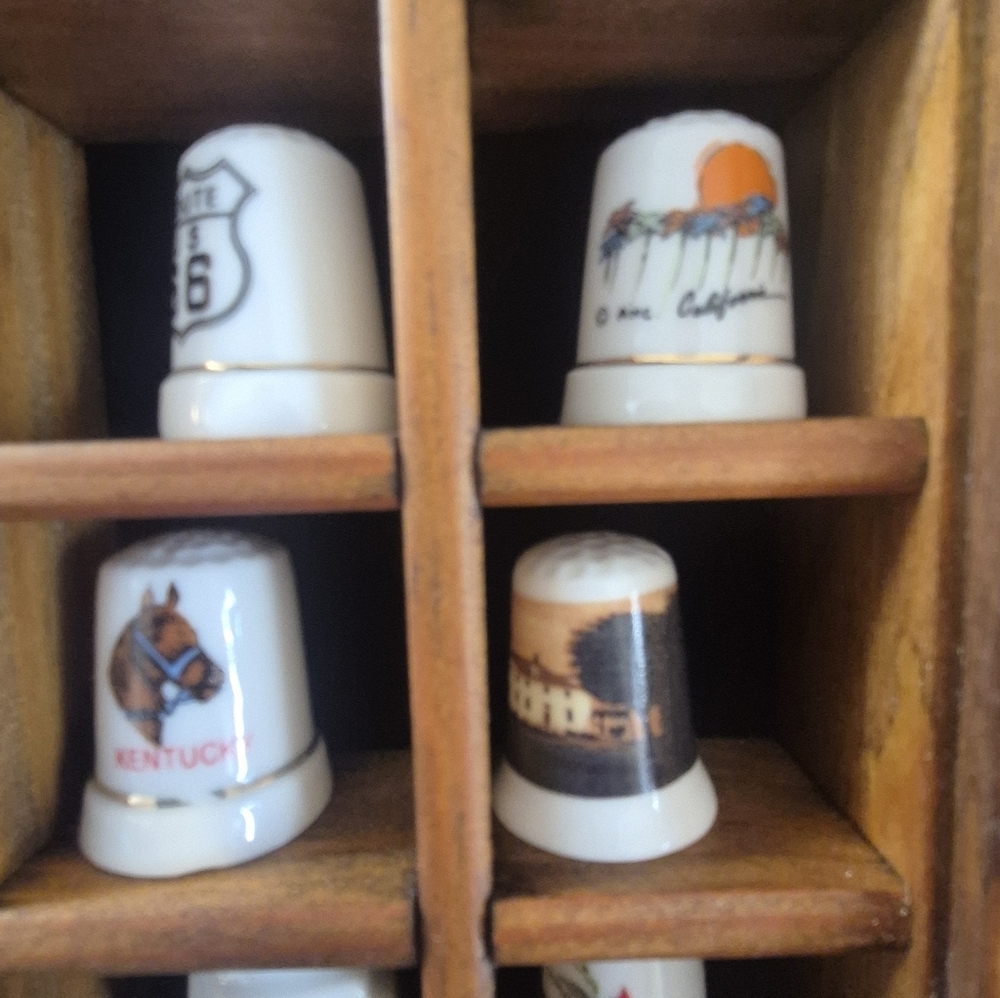 Vintage Porcelian Thimble Collection - Picture 4 of 7